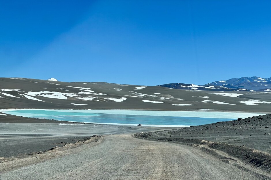 Laguna altoandina en la Ruta de los Seismiles
