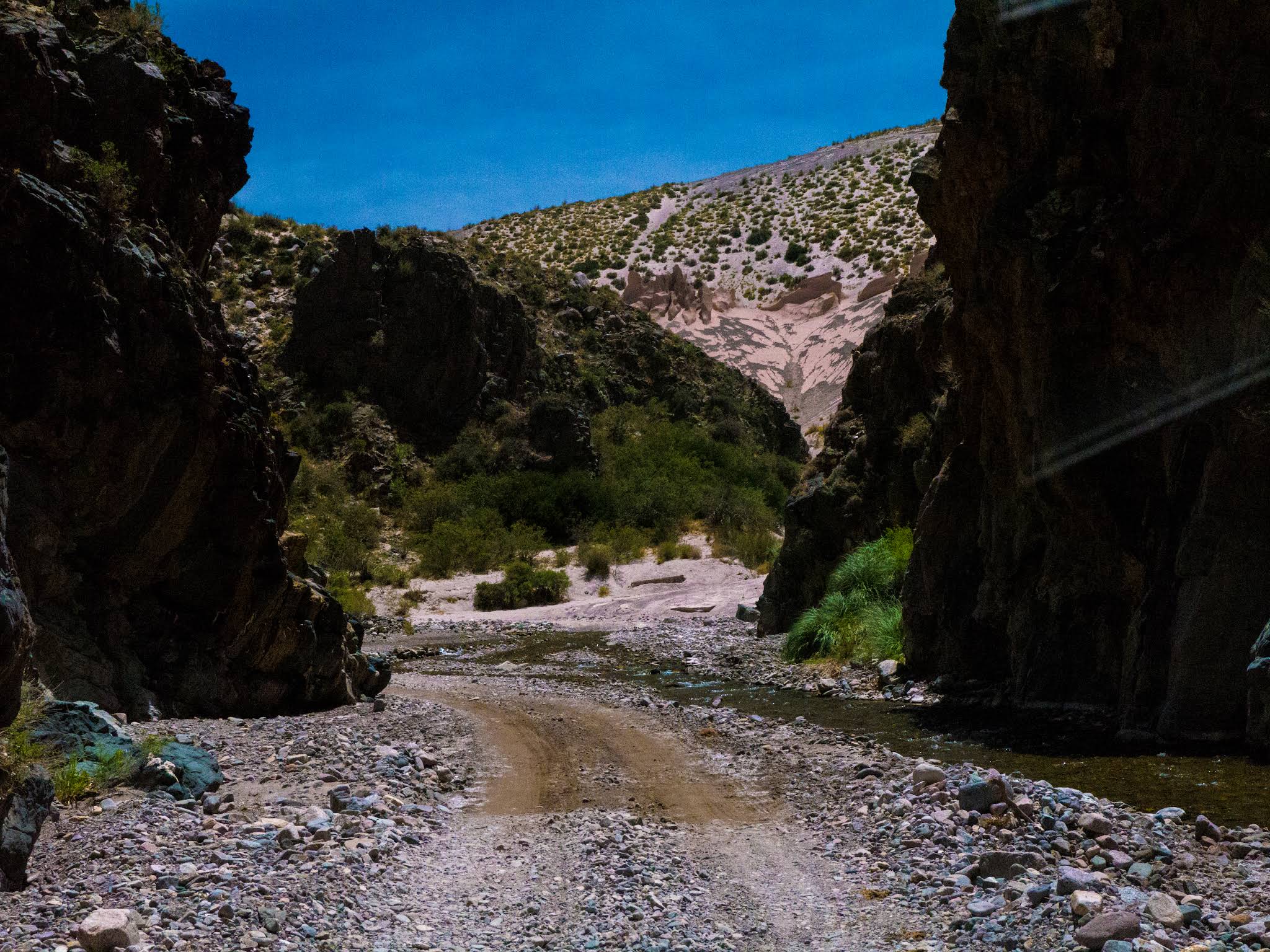 Cruces de río hacia Campo de Piedra Pómez